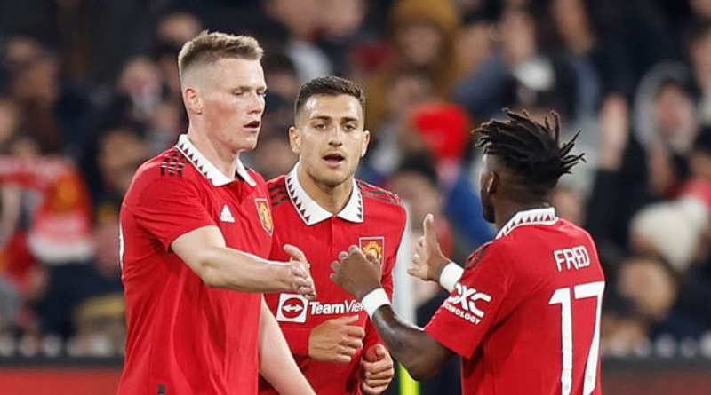 Manchester United end Arsenal's 100% record