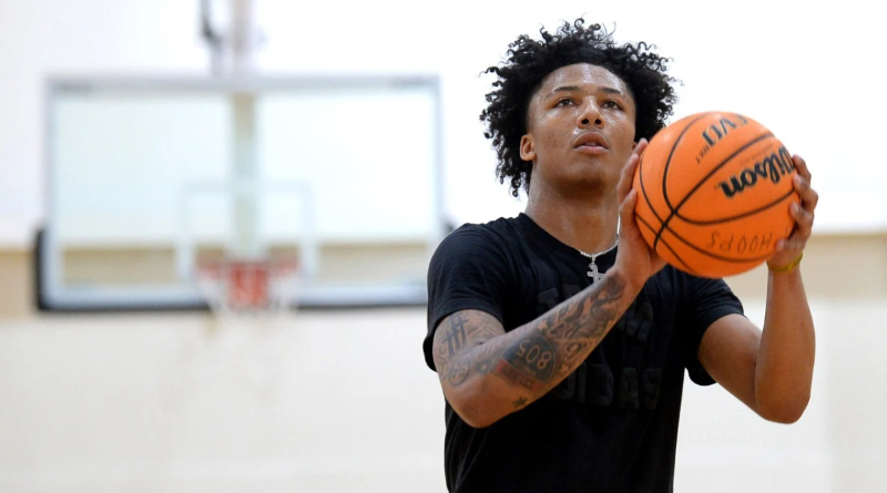 Who are Mikey Williams Siblings, Skye and Marvin Williams? 1 Mikey Williams Siblings