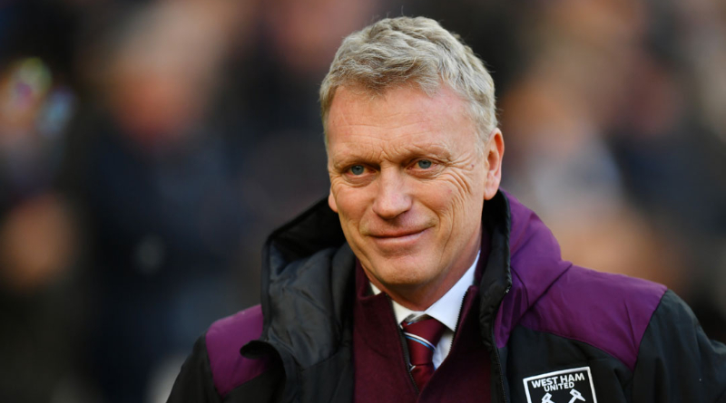 David Moyes gives his trophy winning medal to his father 1 David Moyes gives his trophy winning medal to his father